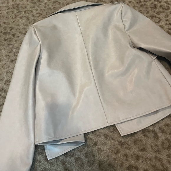 Bagatelle cropped faux leather trench jacket - Picture 5 of 10